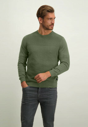 Fine-knit-jumper-with-round-neck