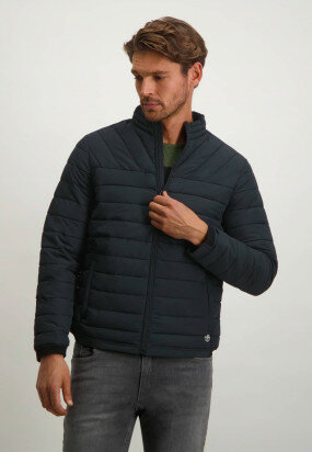 Nylon-jacket-in-recycled-polyester